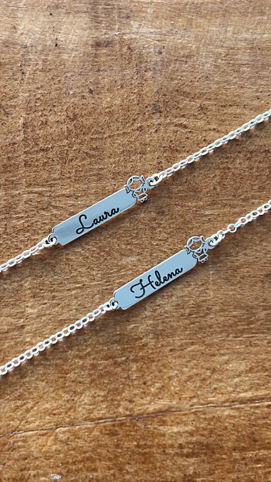 Pulseira personalizada em uso